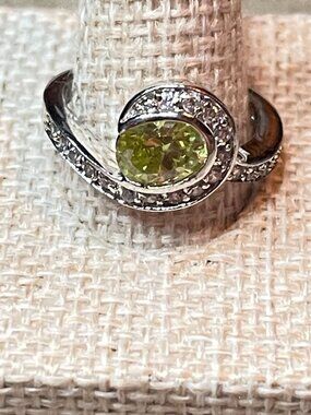Vintage Y2K EDCO Silver Tone Simulated Peridot & White Crystal Swirl ByPass Ring